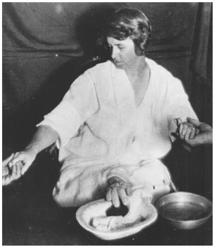 Mina Crandon - Ectoplasmic spirit-hand